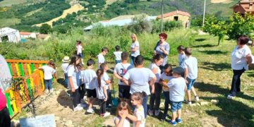 Carpineto Sinello, i bambini piantano un ulivo in ricordo di Giovanni Di Fonzo
