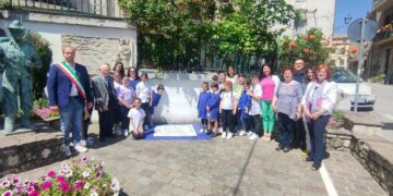 La Grande Banda Musicale di Casalanguida omaggiata dagli alunni della scuola primaria