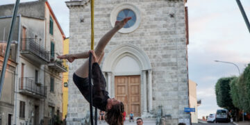 Le evoluzioni e la magia della danza aerea conquistano Lentella