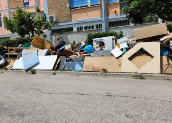 «A Punta Penna cumuli di rifiuti ai margini della strada»