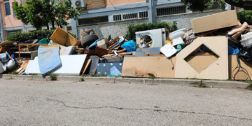 «A Punta Penna cumuli di rifiuti ai margini della strada»