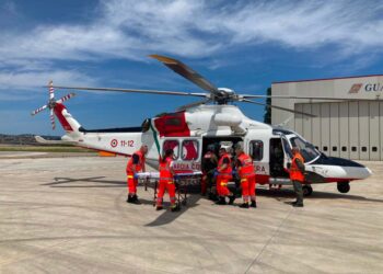 Scivola nella stiva, soccorso in elicottero il comandante di una nave nel porto di Ortona