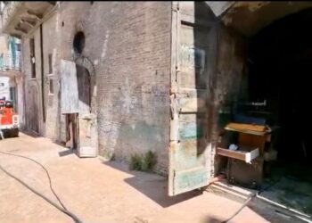 A fuoco la storica falegnameria di piazza del Malvò