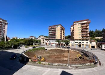 Via Ferro di Cavallo, nuovo look per la rotatoria