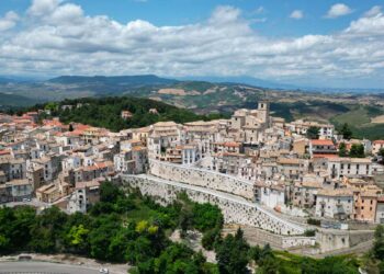 Il “paesologo” Franco Arminio e i Matia Bazar nell’estate gissana