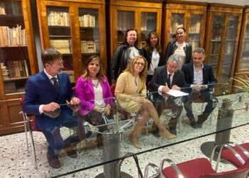 Sì al legittimo impedimento, più diritti per gli avvocati genitori