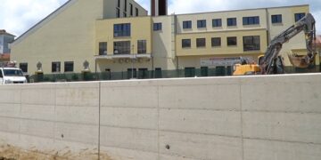 Un muro davanti alla finestra: lavori al quartiere San Paolo, non tutti sono d’accordo