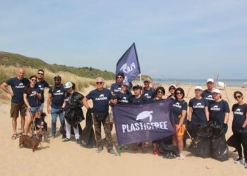 Giornata mondiale dell’ambiente: Plastic Free, a Punta Penna pulita gran parte della spiaggia