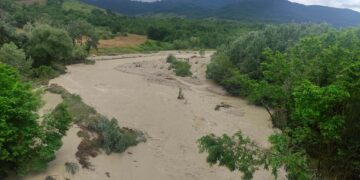 Il Sinello supera la soglia di allarme: allagati numerosi campi. Allerta anche per l’Osento