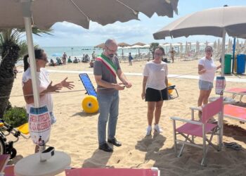 Sedie job ed una bici speciale per la spiaggia inclusiva a San Vito Marina