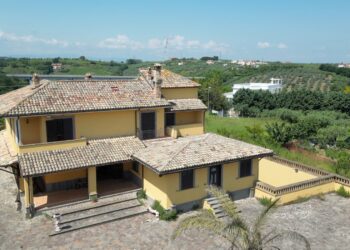 Villa confiscata, una commissione deciderà la destinazione. Mobili da restituire