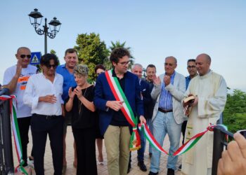 La nuova scalinata di via Adriatica: torna il collegamento pedonale col Parco delle Lame