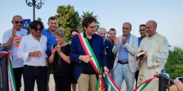 La nuova scalinata di via Adriatica: torna il collegamento pedonale col Parco delle Lame