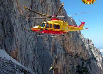Malore durante la scalata del Corno Piccolo, alpinista soccorso in elicottero