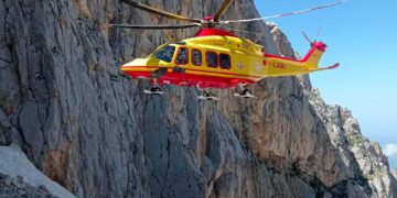 Malore durante la scalata del Corno Piccolo, alpinista soccorso in elicottero