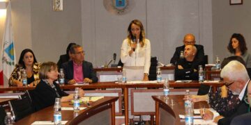 Emanuela De Nicolis “cede” le deleghe a Polizia locale e Sport