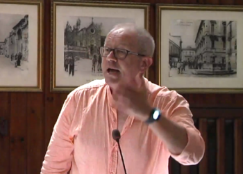 Sul concorso Consiglio infuocato: duro scontro Menna-opposizione