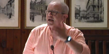 Sul concorso Consiglio infuocato: duro scontro Menna-opposizione