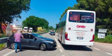 Scontro tra bus di linea e automobile sulla SS 16 a San Salvo: ferita una donna