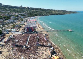 Dalla «nuova area eventi» al divieto di balneazione: Fosso Marino torna indietro di 11 anni