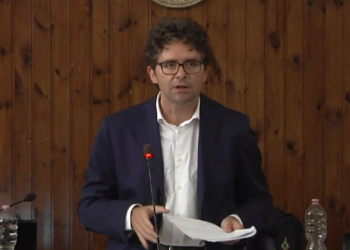 Sul concorso Consiglio infuocato: duro scontro Menna-opposizione