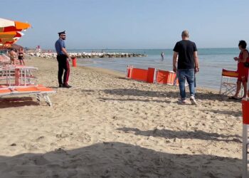 Cadavere rinvenuto sulla spiaggia di Montesilvano, si indaga sull’identità