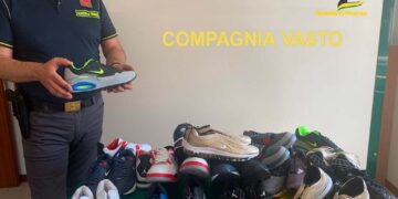 Vasto Marina, la guardia di finanza sequestra scarpe contraffatte