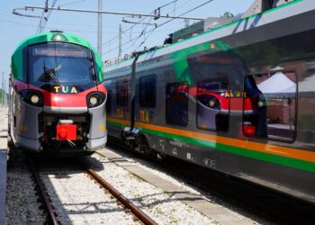 Mobilità green, Tua presenta due elettrotreni