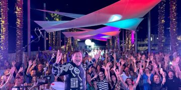 Tullio De Piscopo chiude “Suoni fuori porto”: «Questi spettacoli per me sono adrenalina pura»