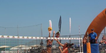 Iniziata la tre giorni con il Campionato Italiano di beach volley: spettacolo a Vasto Marina