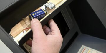 Questura: «Attenzione al cash-trapping, la truffa degli sportelli bancomat»