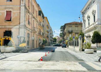 Corso presentoso, Paolini: «Sbagliati progetto, controllo e realizzazione» e arriva l’asfalto