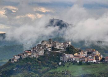 “Un Viaggio senza Tempo”: l’11 agosto Fresagrandinaria incontra i suoi emigranti