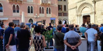 In centinaia per l’ultimo saluto a Enzo: «Era buono con tutti»