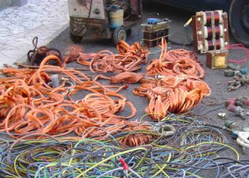 Portato via un chilometro e mezzo di cavi: maxi furto di rame a Scerni provoca black out