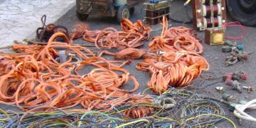 Portato via un chilometro e mezzo di cavi: maxi furto di rame a Scerni provoca black out