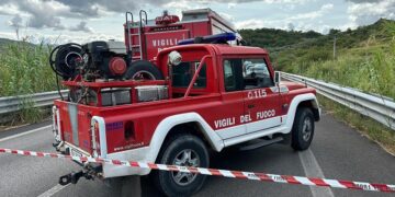 Scontro tra camion e tre auto sulla Trignina, un morto e tre feriti