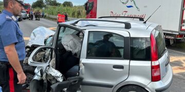 Scontro tra camion e tre auto sulla Trignina, un morto e tre feriti