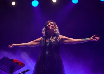 Irene Grandi riempie Vasto Marina. Poi tutti in spiaggia per i fuochi d’artificio