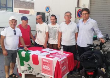 Pd raccoglie le firme per il salario minimo: «Sotto 9 euro l’ora è sfruttamento»