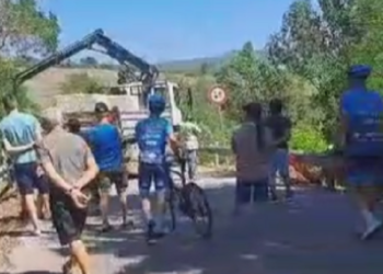 Ponte chiuso, scoppia la protesta: «Tempi lunghissimi per andare al lavoro»