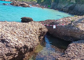 Un altro residuato bellico rinvenuto a Vasto tra gli scogli della spiaggia di San Nicola