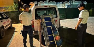 Oltre 120 tra ombrelloni, sdraio e lettini sequestrati tra Casalbordino e Torino di Sangro