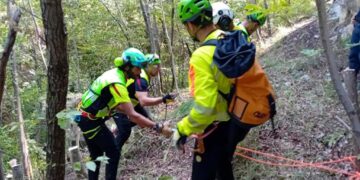 74enne cade per 30 metri sul sentiero delle cascate di San Giovanni, soccorso da eliambulanza