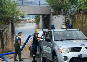 Maltempo: chiuso sottopasso a Casalbordino, a Vasto box allagati
