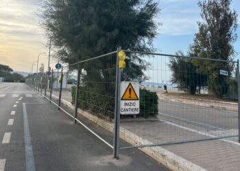 Riprendono i lavori sul lungomare di San Salvo Marina: transennato piazzale Cristoforo Colombo