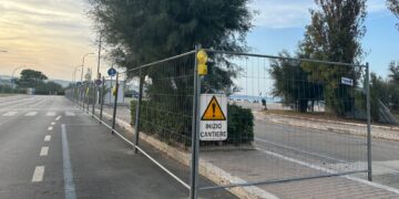 Riprendono i lavori sul lungomare di San Salvo Marina: transennato piazzale Cristoforo Colombo