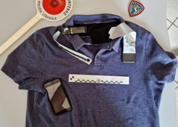 Con microcamera e cellulare all’esame per la patente, annullata la prova di un 31enne