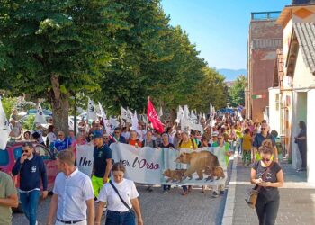 In 1.500 marciano per la conservazione dell’orso bruno marsicano: «Applicare le leggi già esistenti»