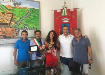 Ha attraversato a nuoto lo Stretto del Bosforo, il Comune di Pollutri omaggia Filomena Piccirilli